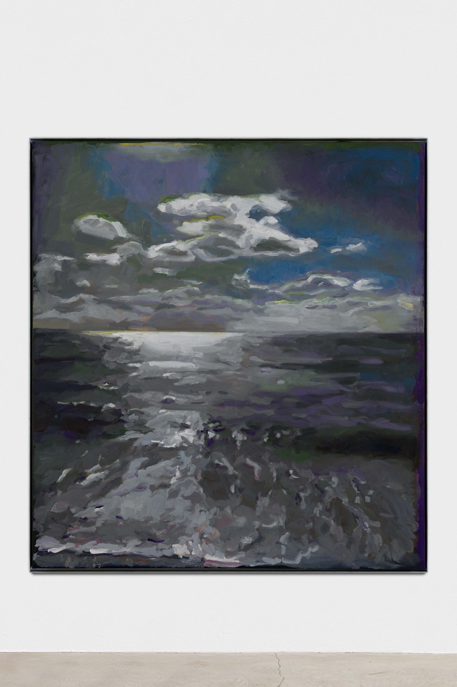 Contraluz, nubes, mar en calma