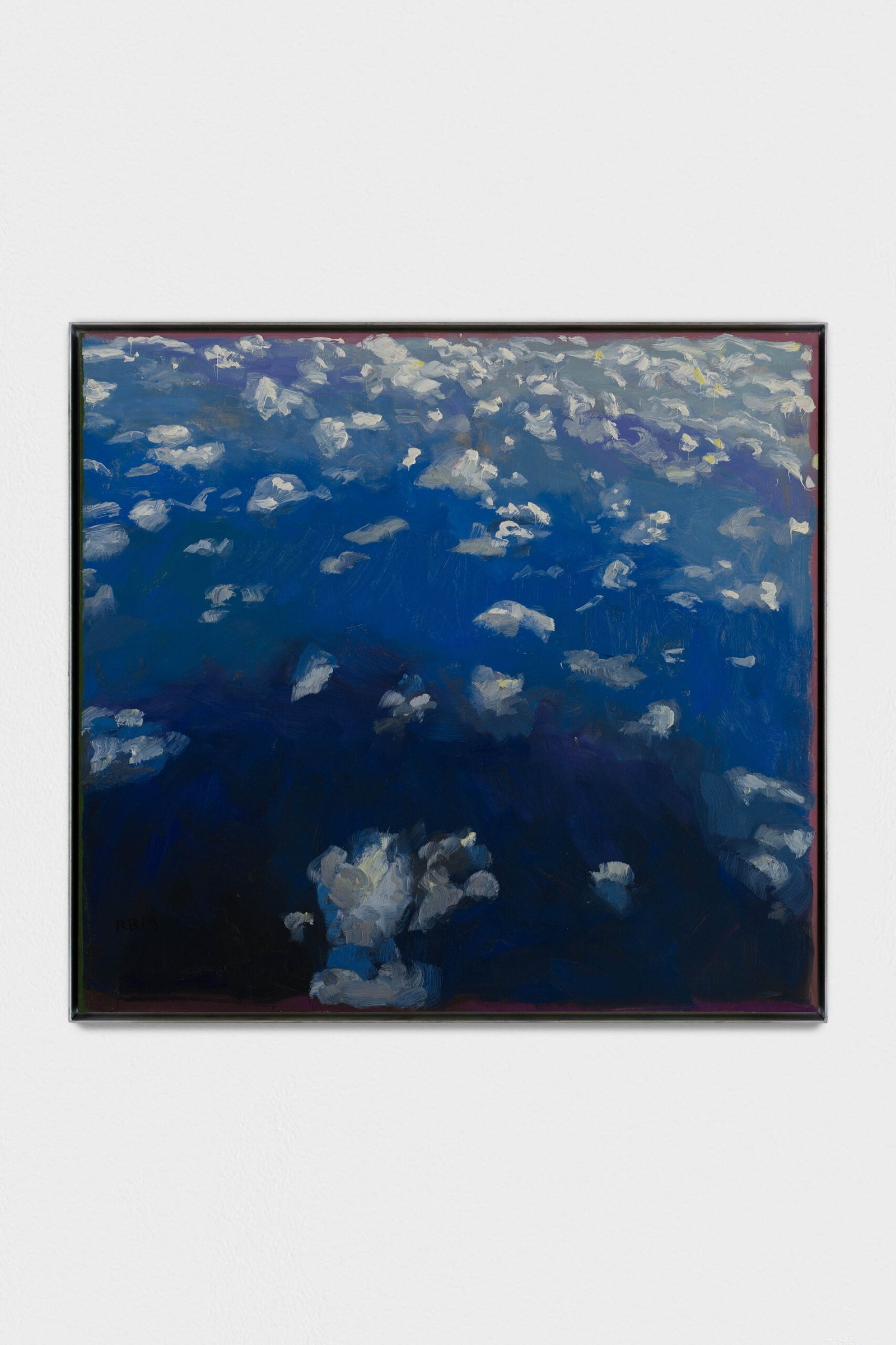 Formación de nubes sobre el mar, efecto azul