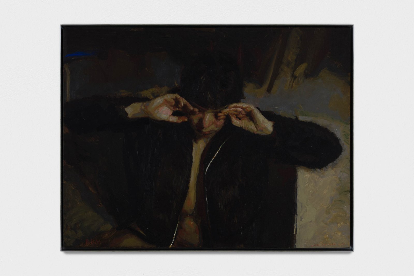 Mujer con chaqueta negra, frotándose los ojos (Magnetic- genuineness