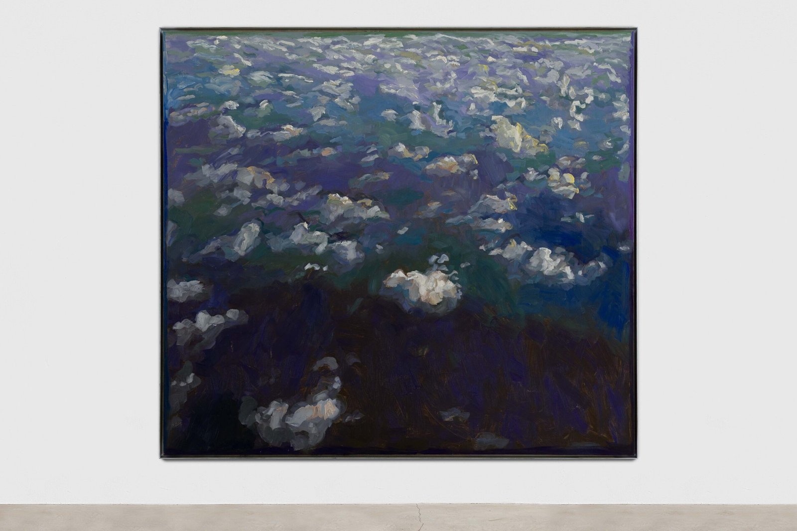 Gran formación de nubes sobre el mar